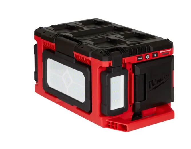 MILWAUKEE M18 PACKOUT Light/Charger
